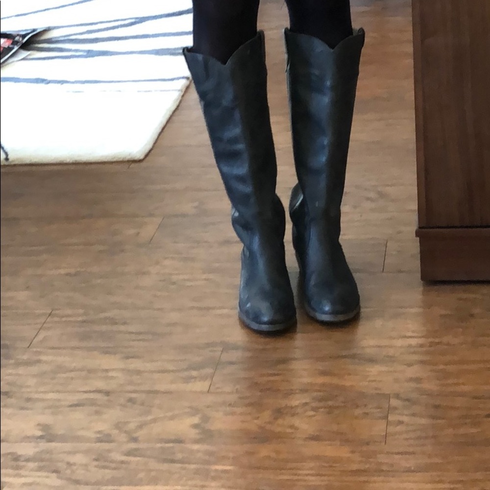 Frye Carson Lug boot.  Black. 8.5M
